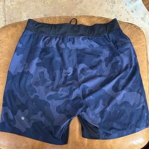 lululemon Zeroed In linerless 9” Men's Navy Blue Camo Shorts